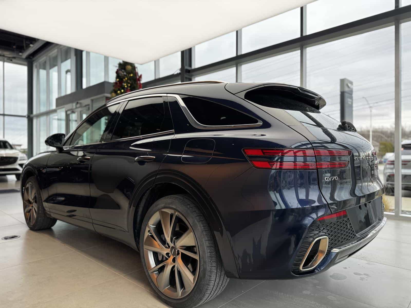 2025 Genesis GV70 Advanced Plus 2.5T - Image 6