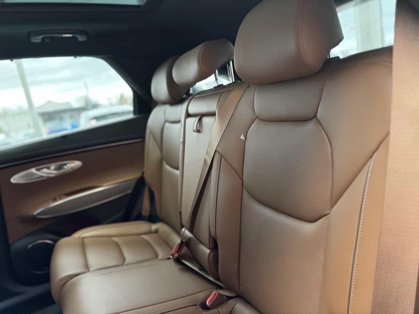 2025 Genesis GV70 Advanced Plus 2.5T - Image 11