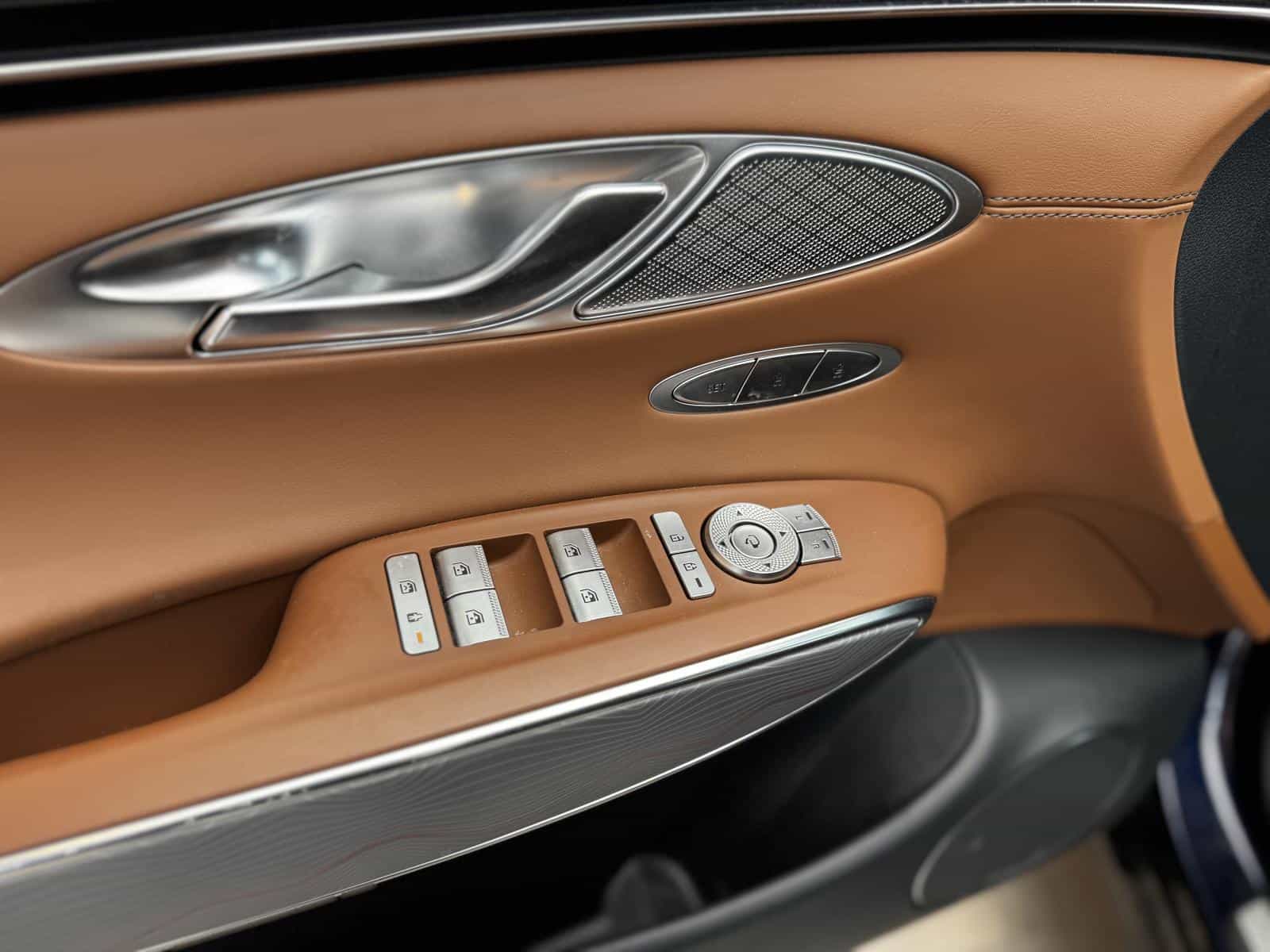 2025 Genesis GV70 Advanced Plus 2.5T - Image 13