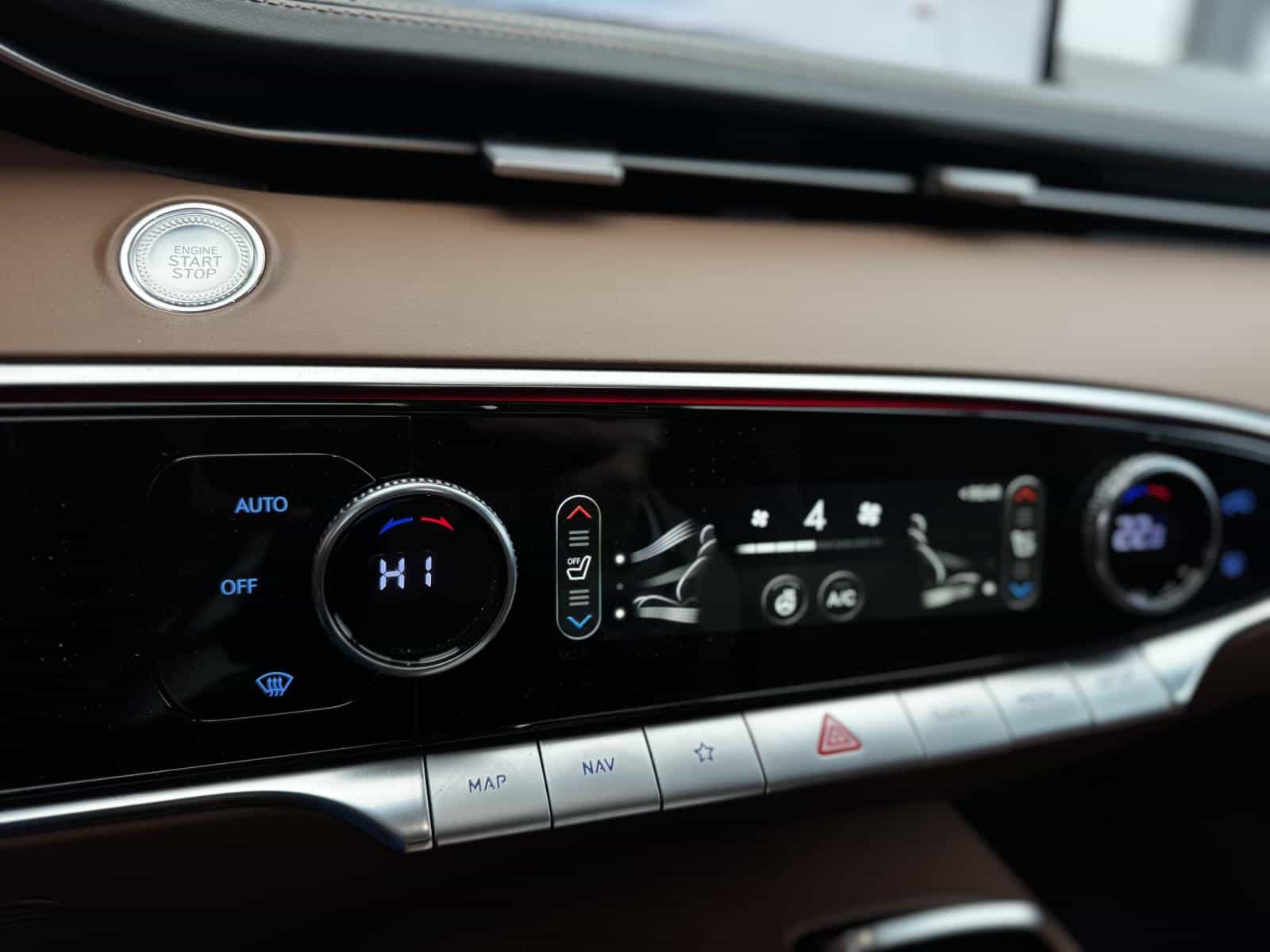 2025 Genesis GV70 Advanced Plus 2.5T - Image 21