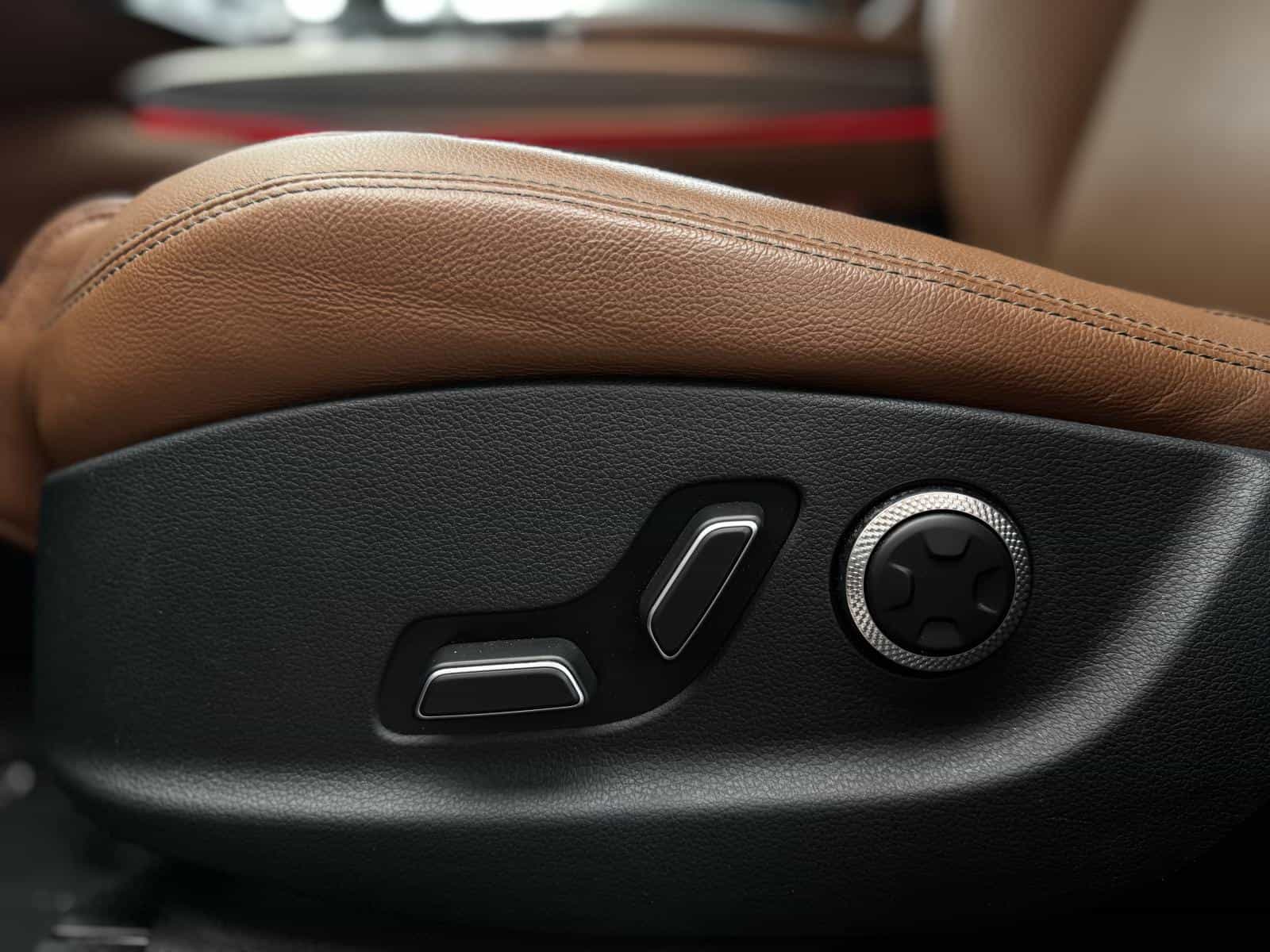 2025 Genesis GV70 Advanced 2.5T - Image 13