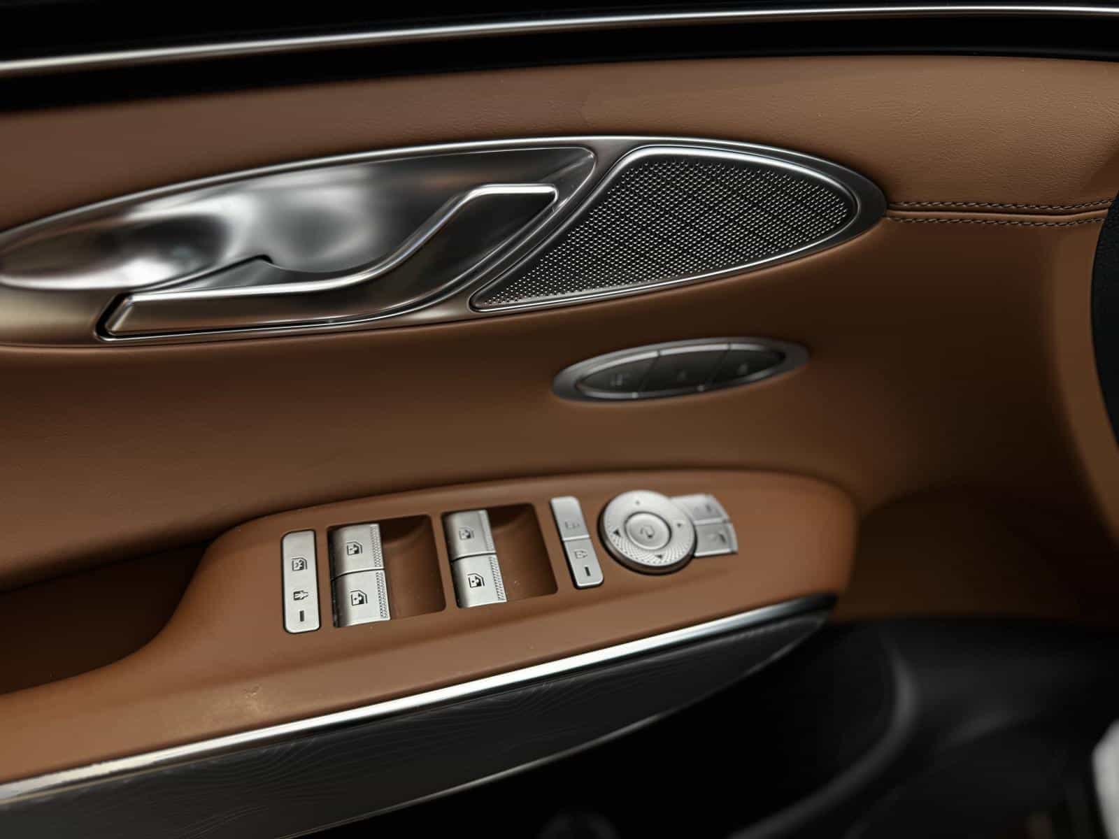 2024 Genesis GV70 Advanced Plus 2.5T - Image 13