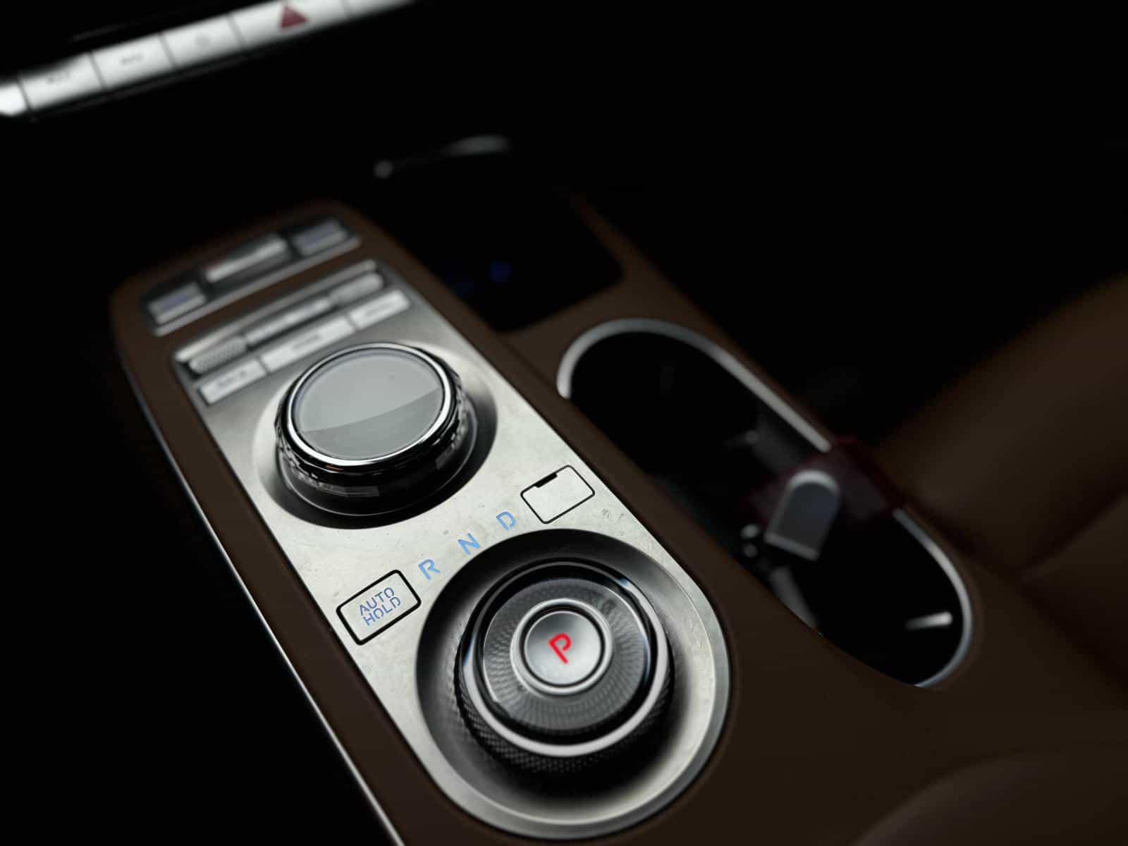 2024 Genesis GV70 Advanced Plus 2.5T - Image 23