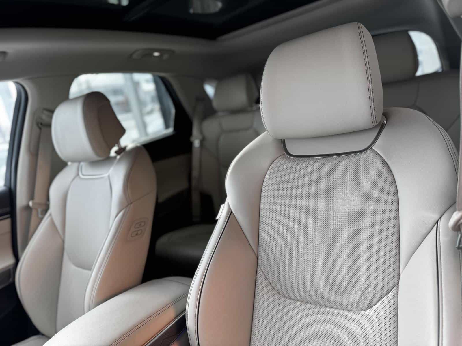 2024 Genesis GV70 Advanced 2.5T - Image 15