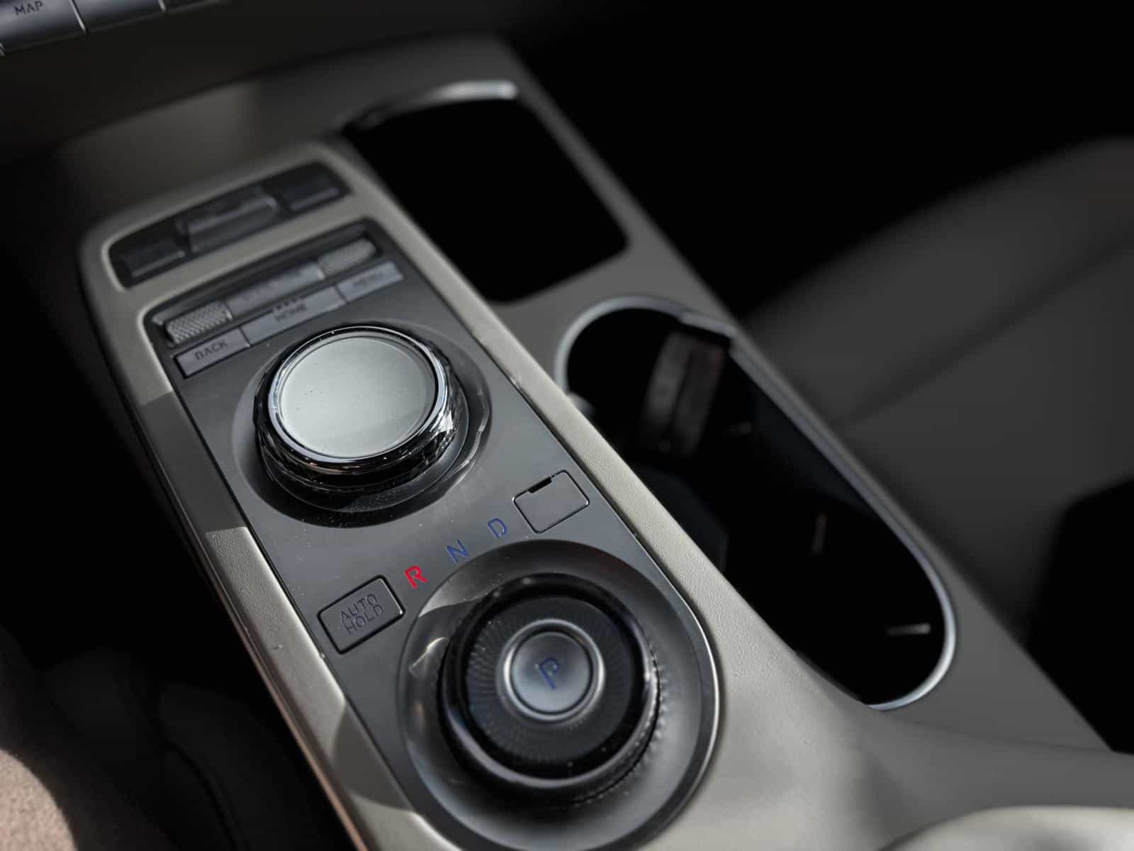 2024 Genesis GV70 Advanced 2.5T - Image 22