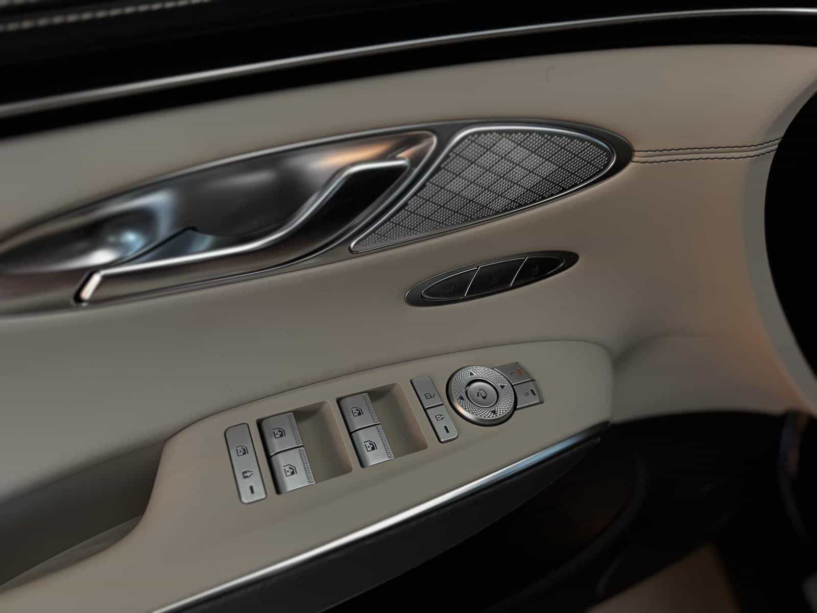 2024 Genesis GV70 Advanced 2.5T - Image 13