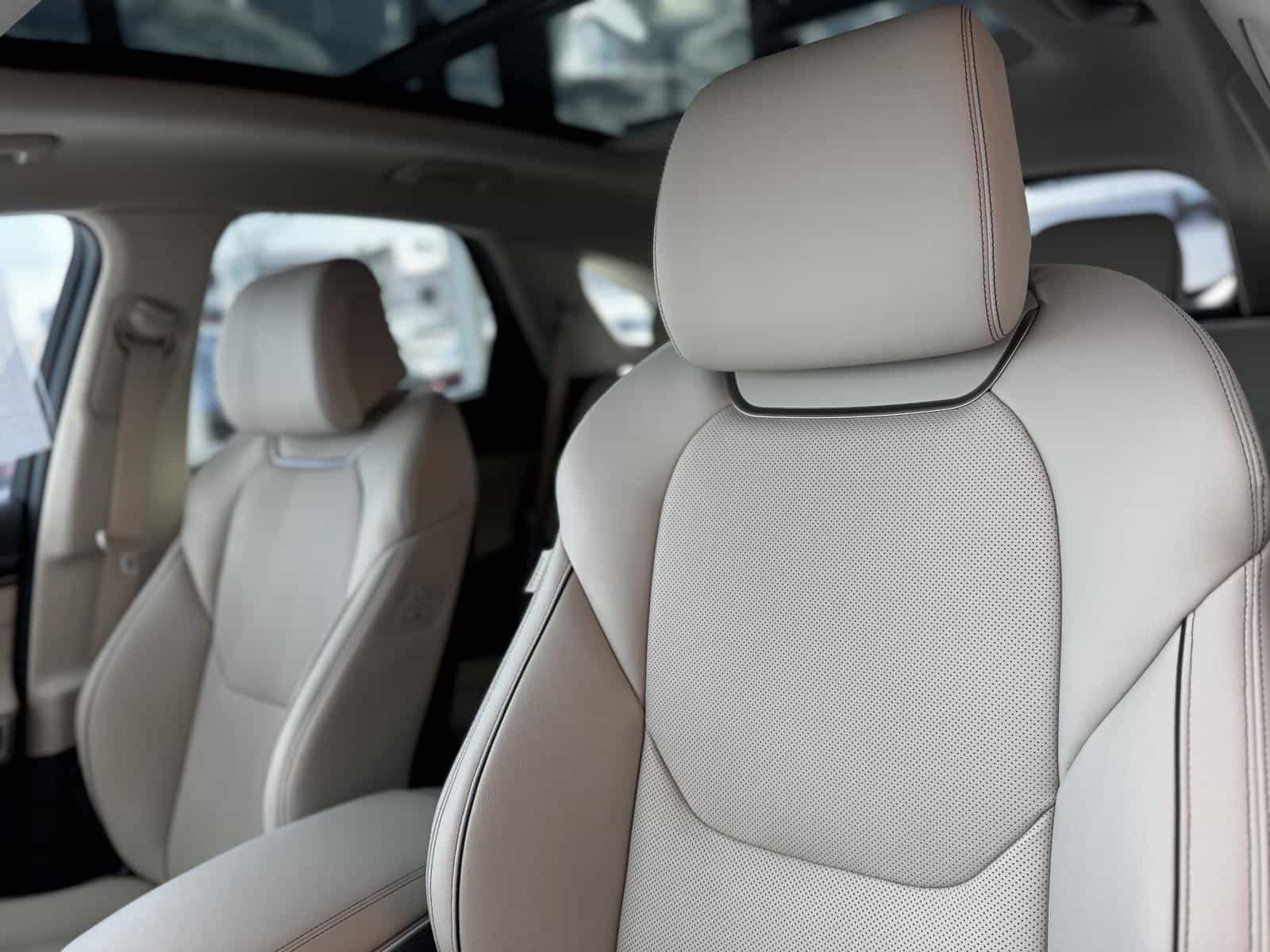 2024 Genesis GV70 Advanced 2.5T - Image 16