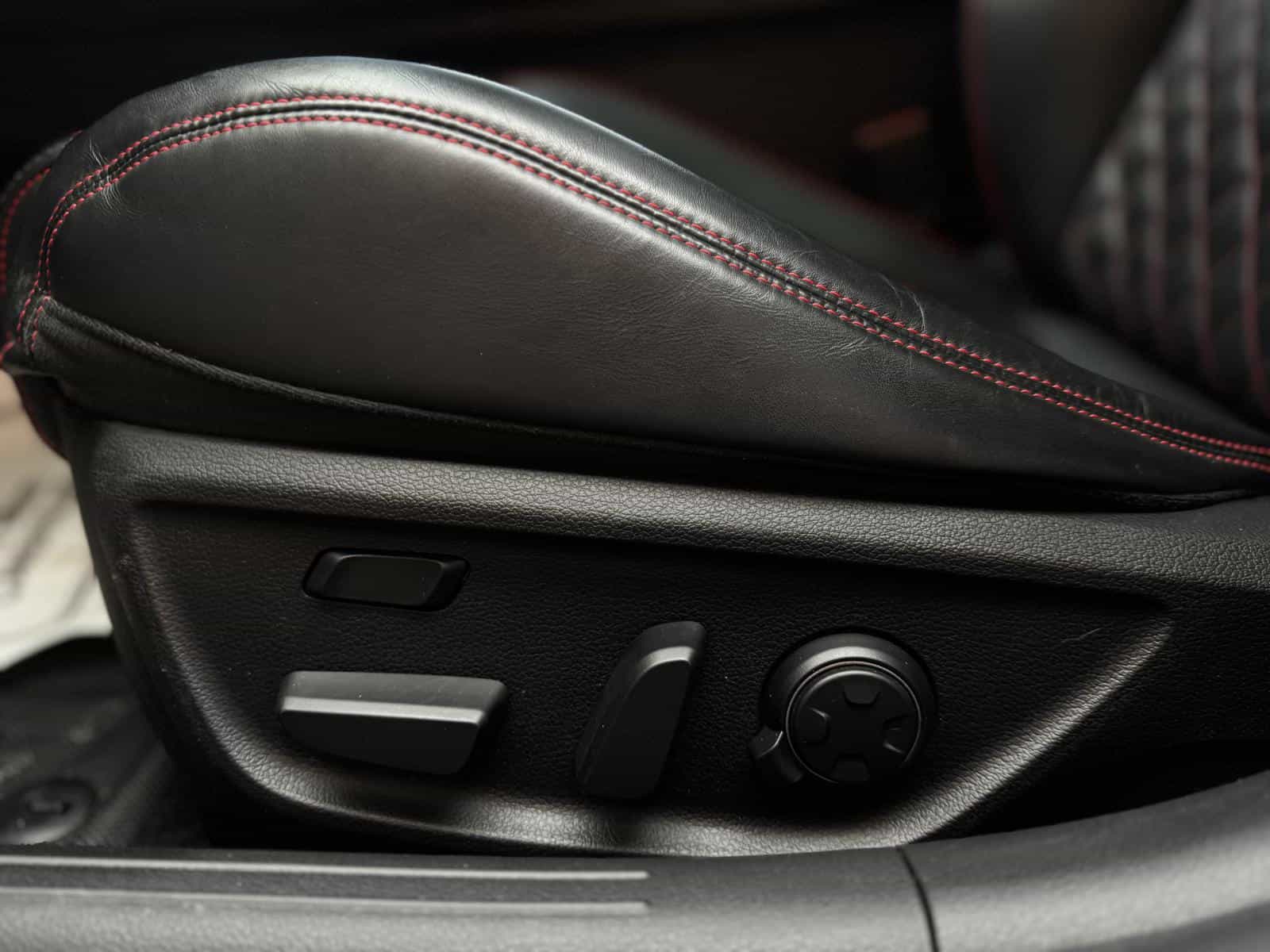 2023 Genesis G70 3.3T Sport - Image 13