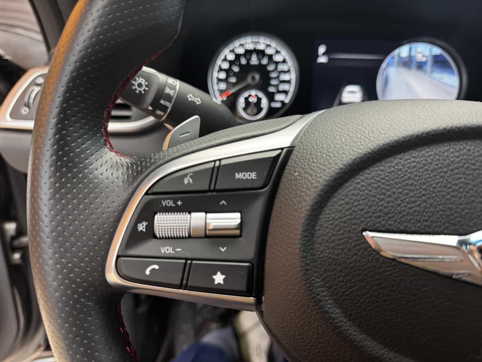 2023 Genesis G70 3.3T Sport - Image 17