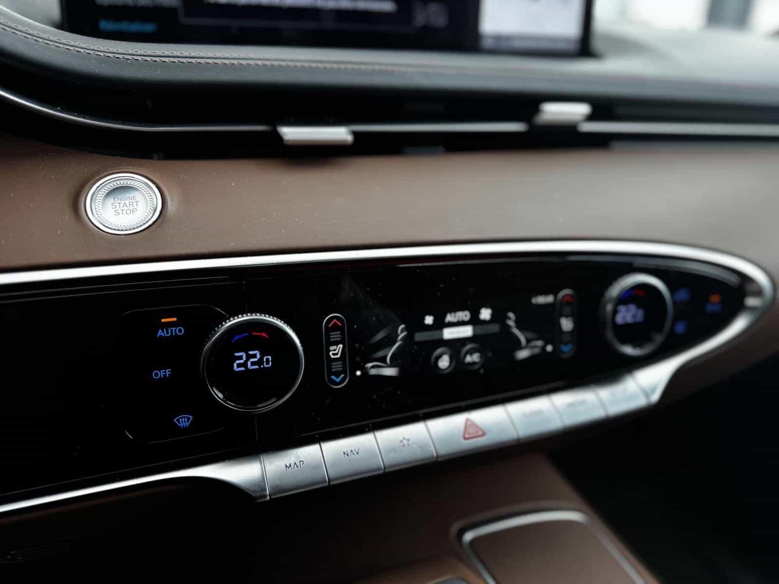 2025 Genesis GV70 Advanced Plus 2.5T - Image 22