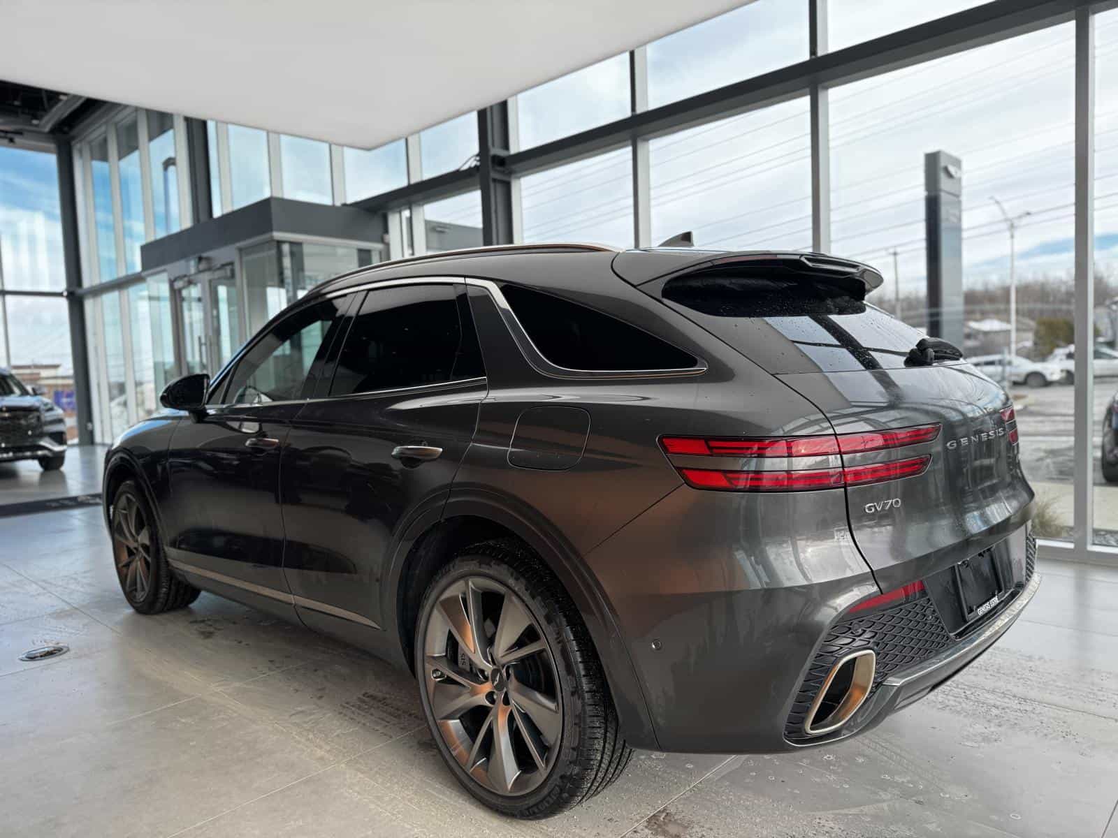 2025 Genesis GV70 Prestige 2.5T - Image 6