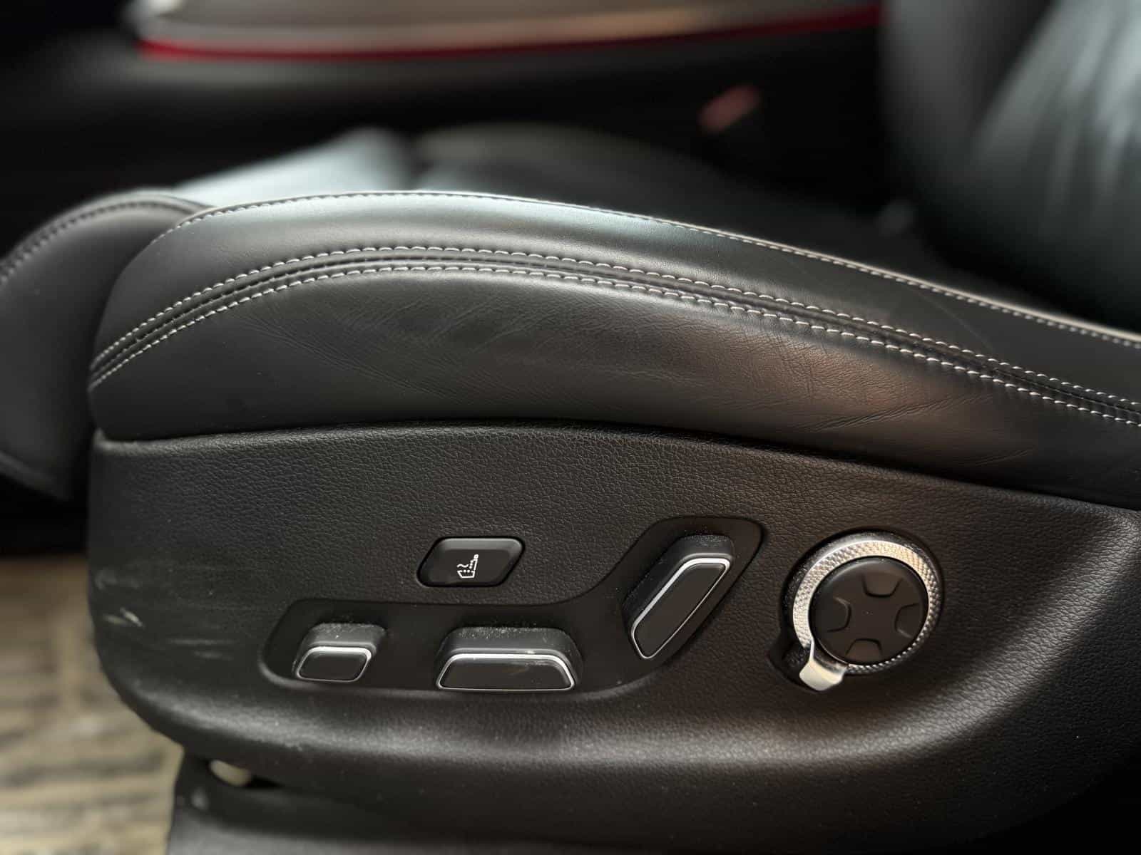 2025 Genesis GV70 Prestige 2.5T - Image 14