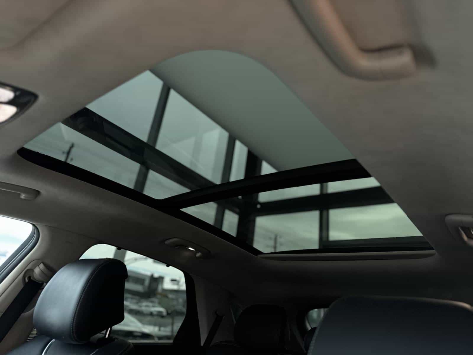 2025 Genesis GV70 Prestige 2.5T - Image 15