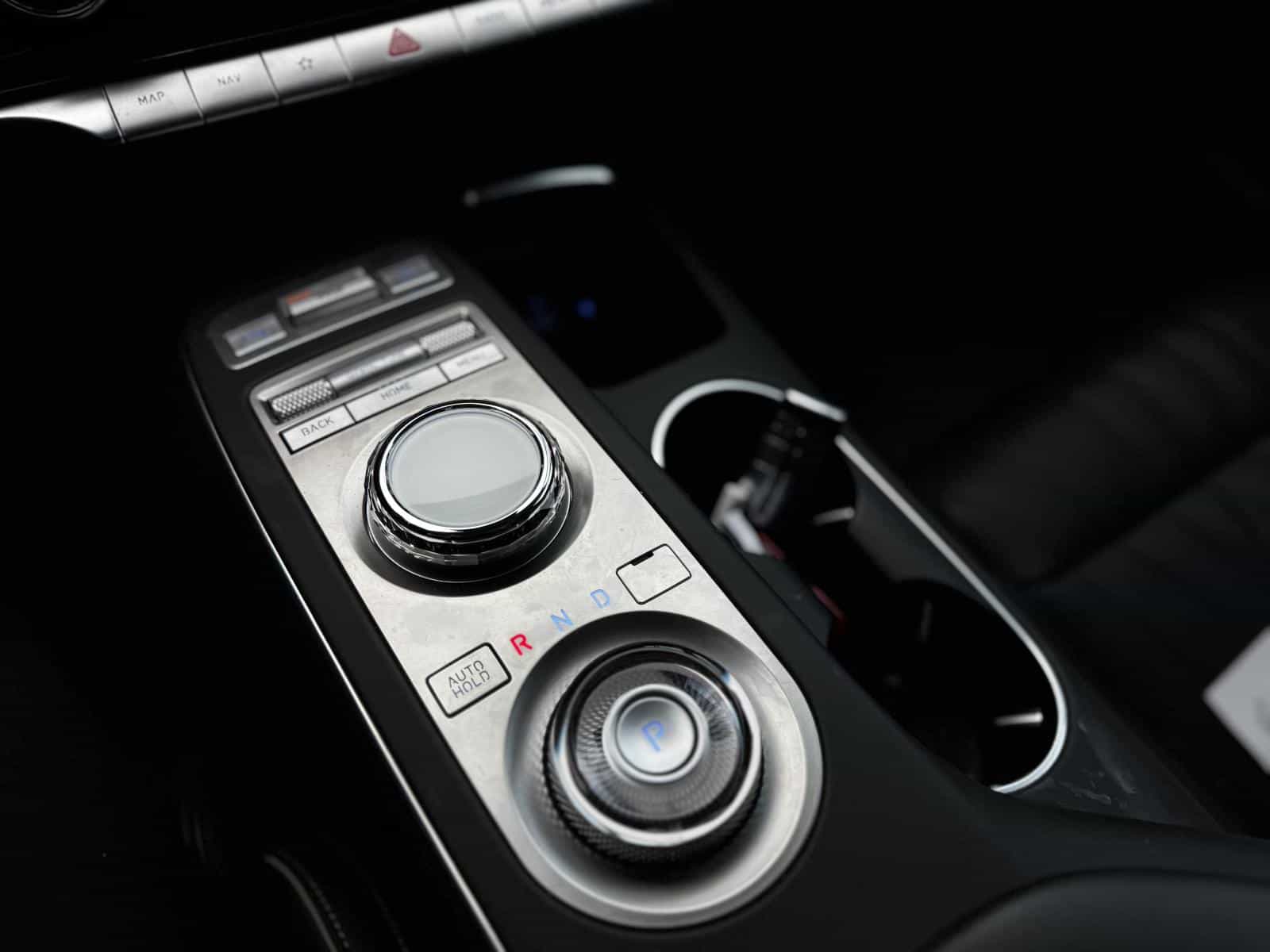 2025 Genesis GV70 Prestige 2.5T - Image 23