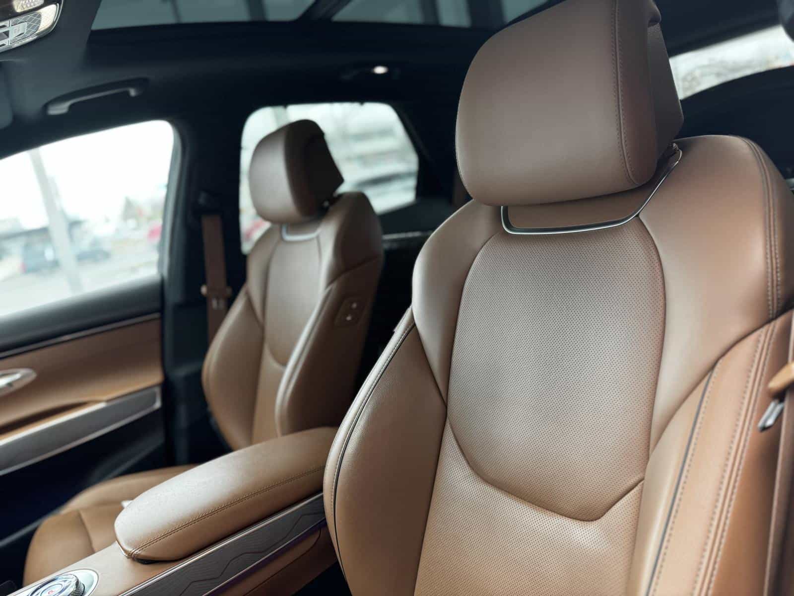 2022 Genesis GV70 Advanced Plus 2.5T - Image 14