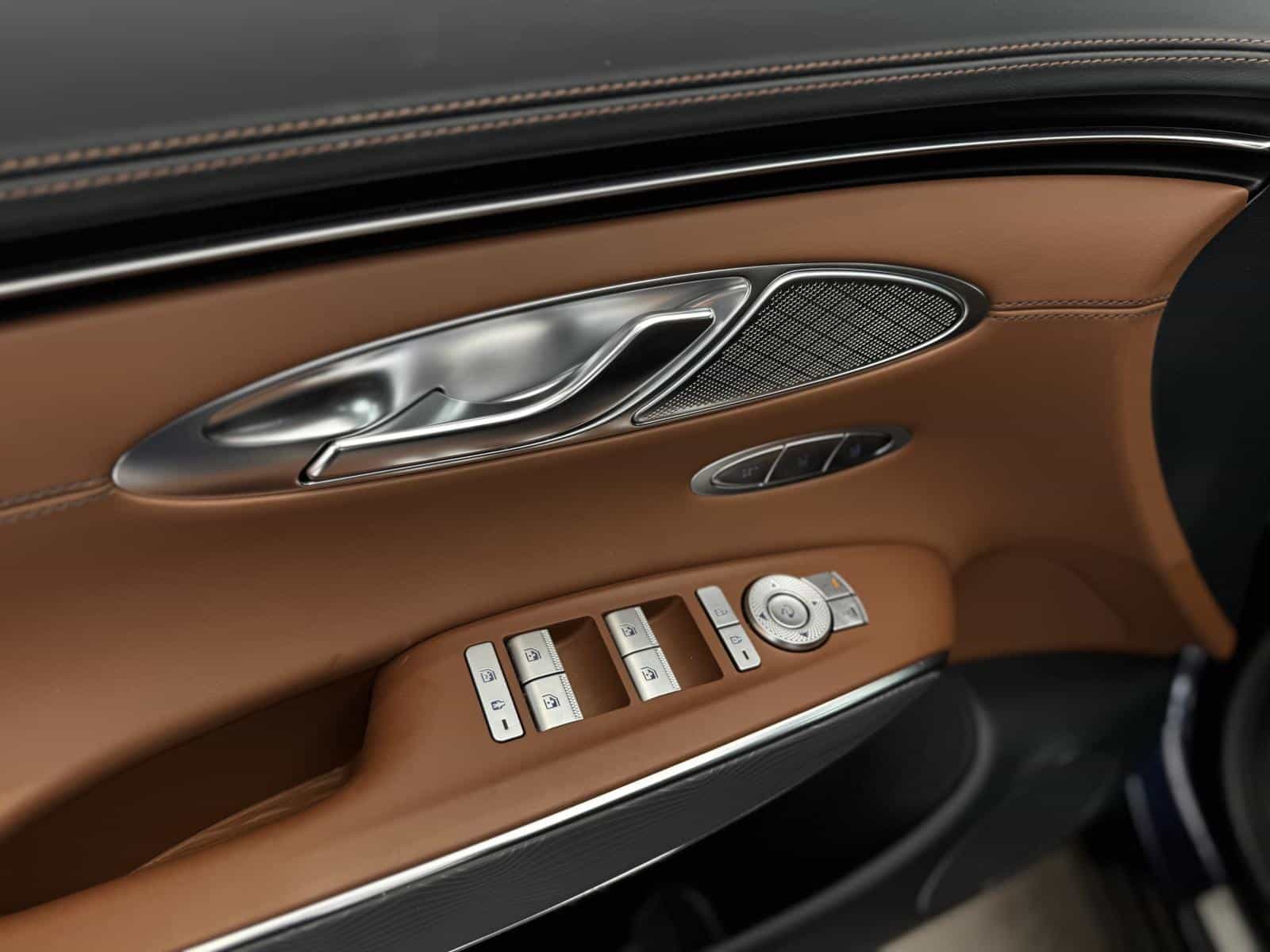 2022 Genesis GV70 Advanced Plus 2.5T - Image 11