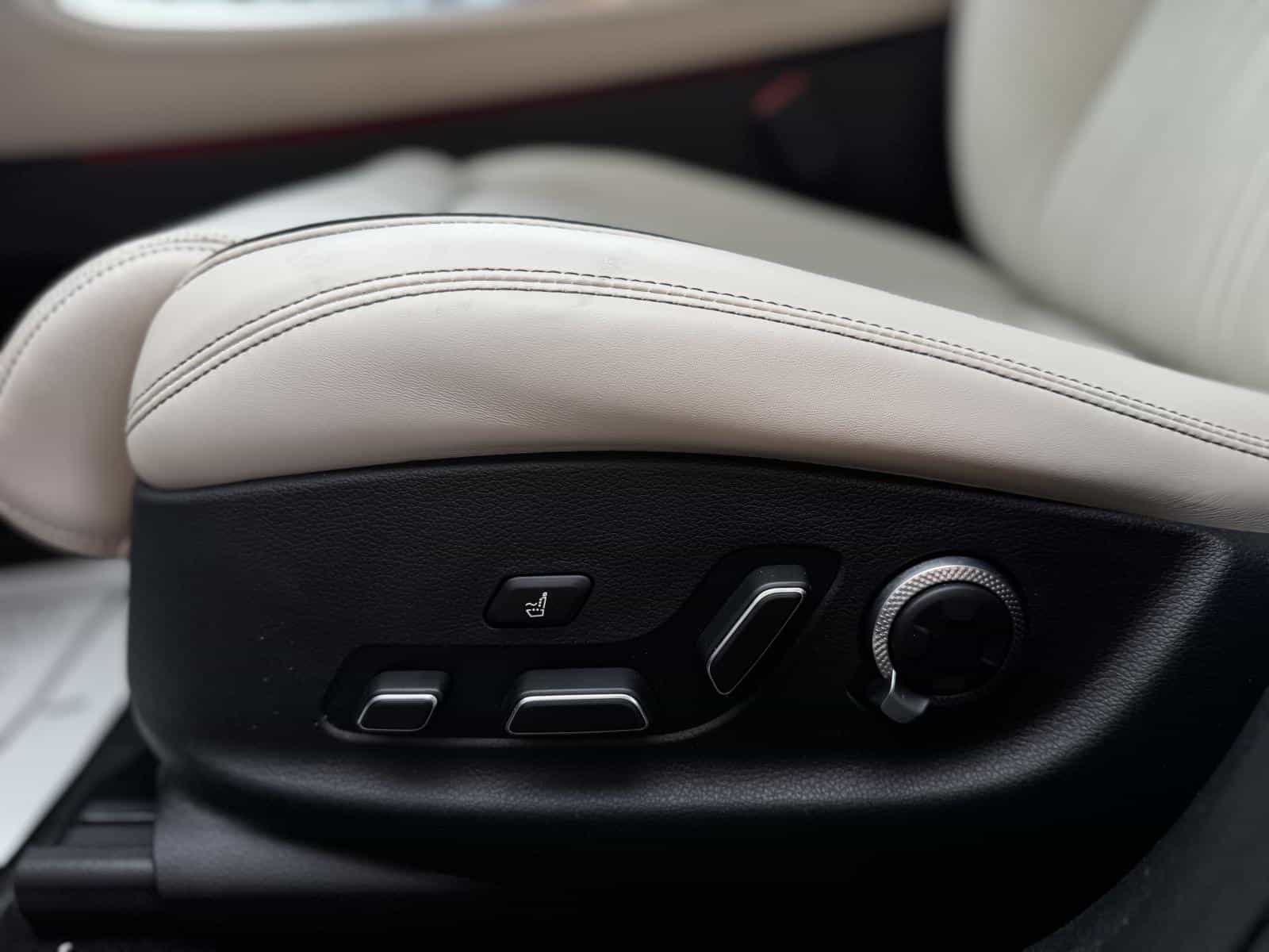 2026 Genesis GV70 Prestige 2.5T - Image 13