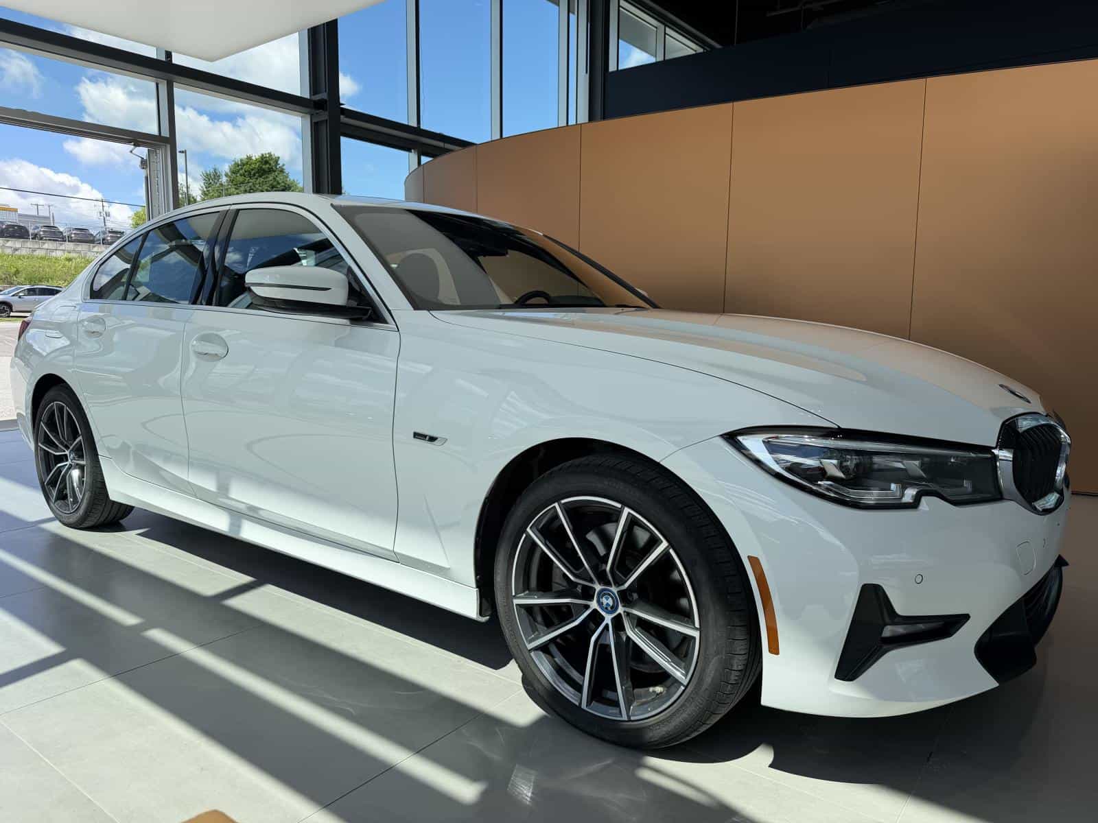 2022 BMW 3-Series 330e xDrive - Image 1