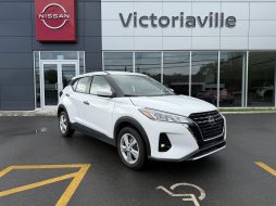 Nissan Kicks Play 2025