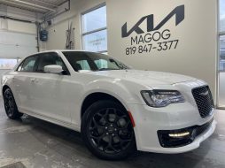 Chrysler 300 2022